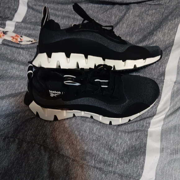 Shoes - Picture 2 of 4